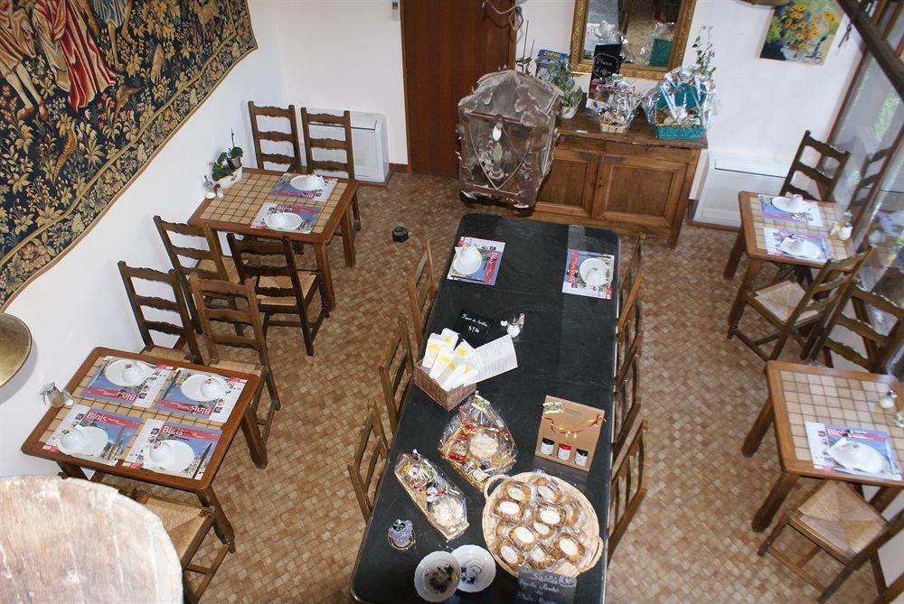 Hotel De La Bonnheure Bracieux Bagian luar foto