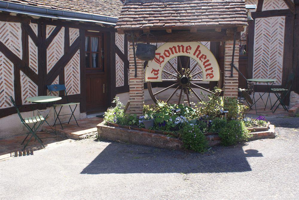 Hotel De La Bonnheure Bracieux Bagian luar foto
